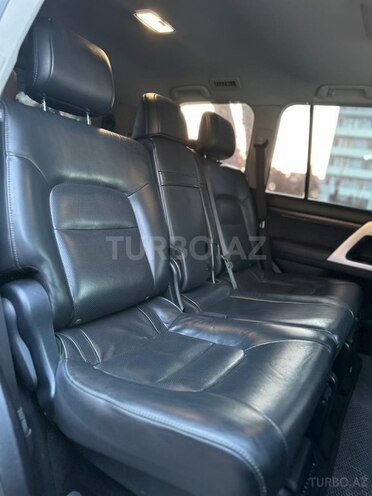 Toyota Land Cruiser-15