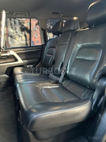 Toyota Land Cruiser-13