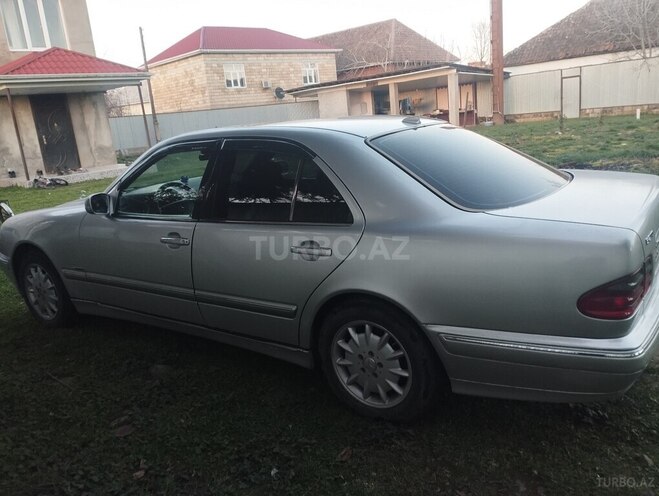 Mercedes E 270 2001, 445,063 km - 2.7 l - Masallı