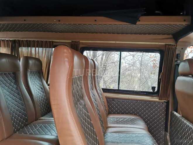 Ford Transit-9
