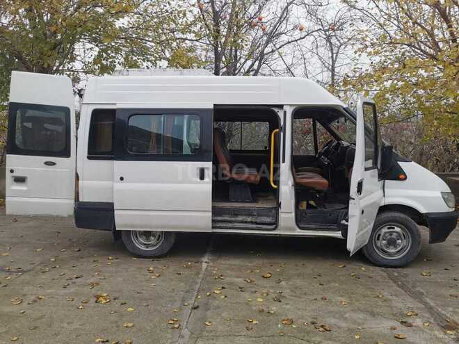 Ford Transit-5