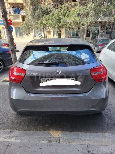 Mercedes A 200-2