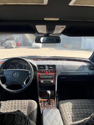 Mercedes C 220 1999, 327,000 km - 2.2 l - Bakı