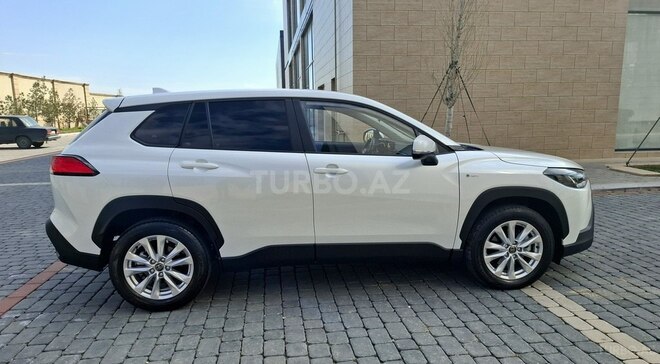 Toyota Corolla Cross 2024, 4,400 km - 2.0 л - Bakı