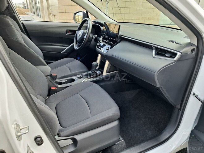 Toyota Corolla Cross 2024, 4,400 km - 2.0 л - Bakı