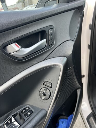 Hyundai Santa Fe-12