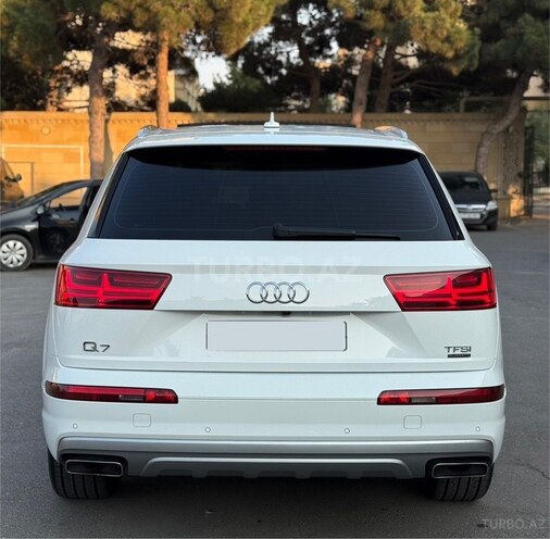 Audi Q7-4