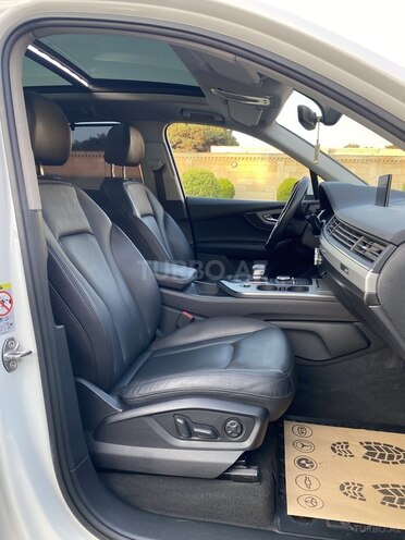 Audi Q7-13