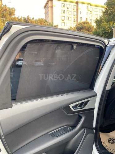 Audi Q7-15