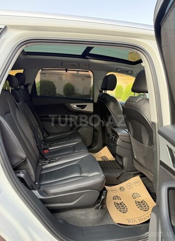 Audi Q7-14
