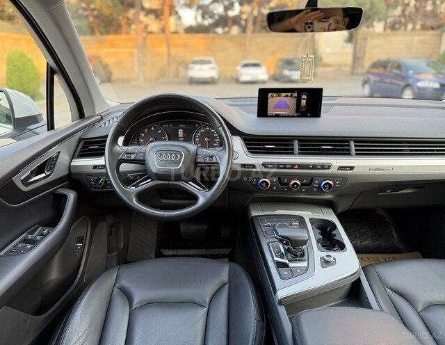 Audi Q7-12