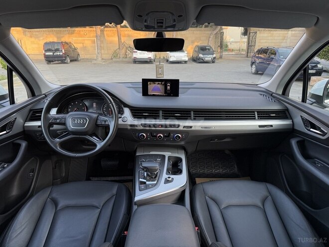 Audi Q7-11