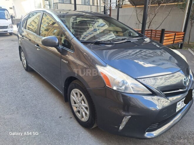 Toyota Prius V-5
