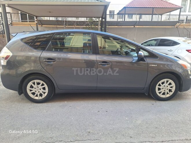 Toyota Prius V-4