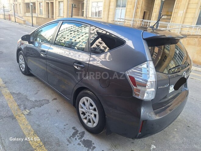 Toyota Prius V-6
