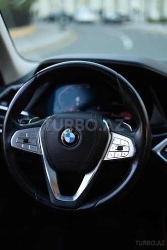 BMW X7-21