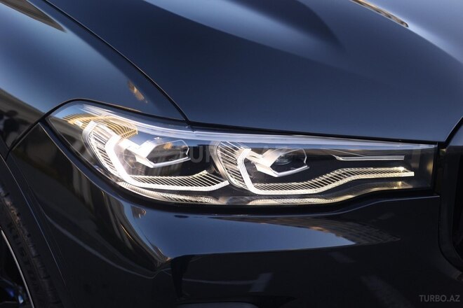 BMW X7-9