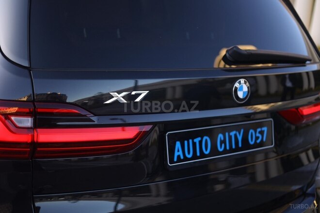 BMW X7-7
