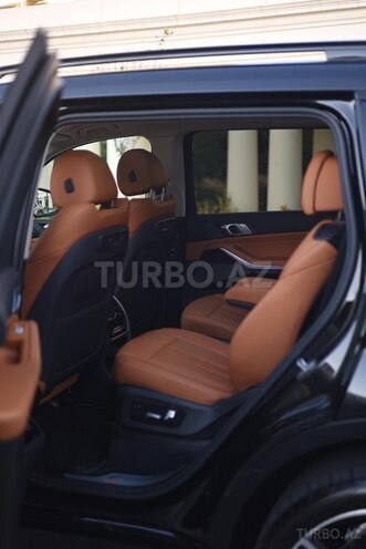 BMW X7-23