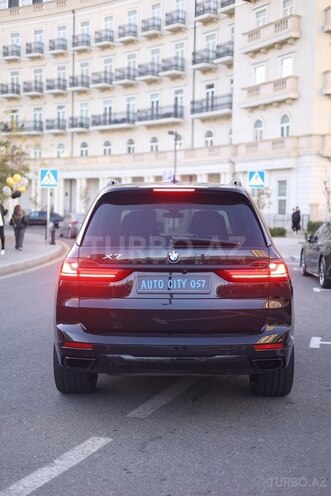 BMW X7-6