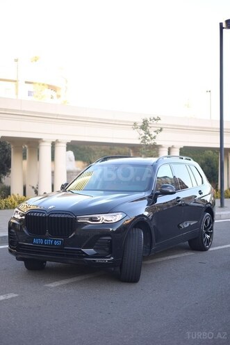 BMW X7-4
