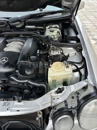 Mercedes E 240 2000, 377,700 km - 2.4 l - Saatlı