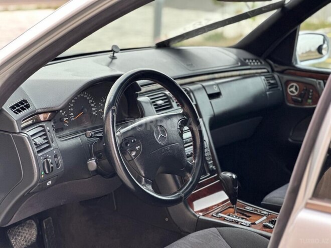 Mercedes E 240 2000, 377,700 km - 2.4 l - Saatlı