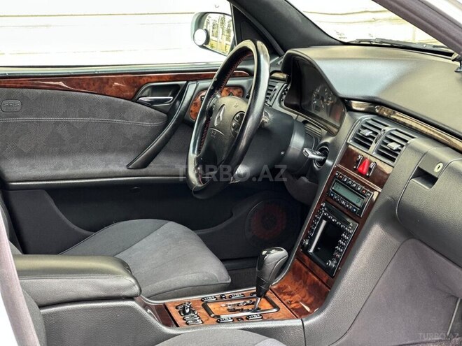 Mercedes E 240 2000, 377,700 km - 2.4 l - Saatlı