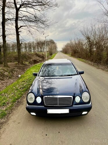 Mercedes E 240 1999, 266,500 km - 2.4 л - Masallı