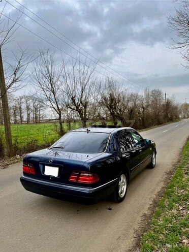 Mercedes E 240 1999, 266,500 km - 2.4 л - Masallı