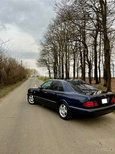 Mercedes E 240 1999, 266,500 km - 2.4 л - Masallı
