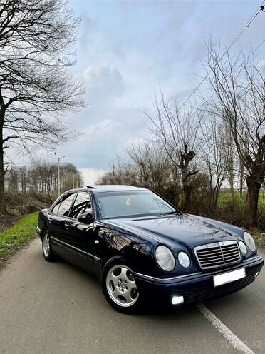 Mercedes E 240 1999, 266,500 km - 2.4 л - Masallı