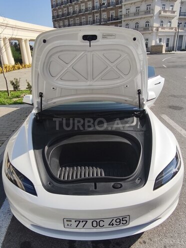 Tesla Model 3-4
