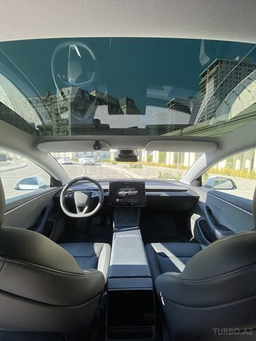 Tesla Model 3-3