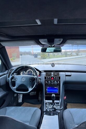Mercedes E 240-19