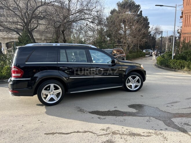 Mercedes GL 550 4MATIC-8