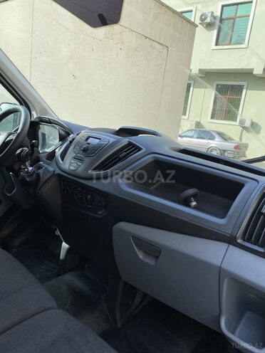 Ford Transit-12