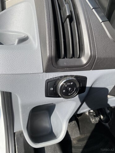 Ford Transit-11