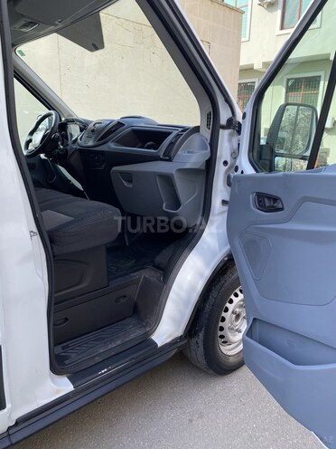 Ford Transit-14