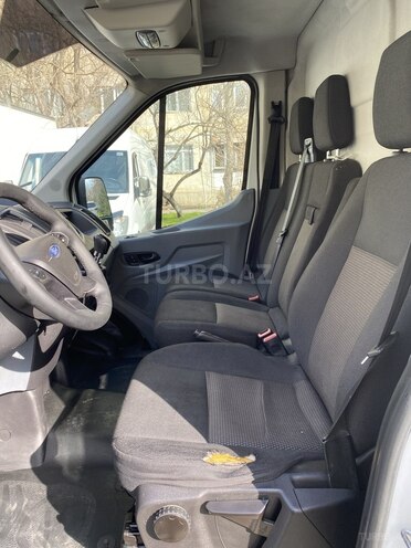 Ford Transit-10