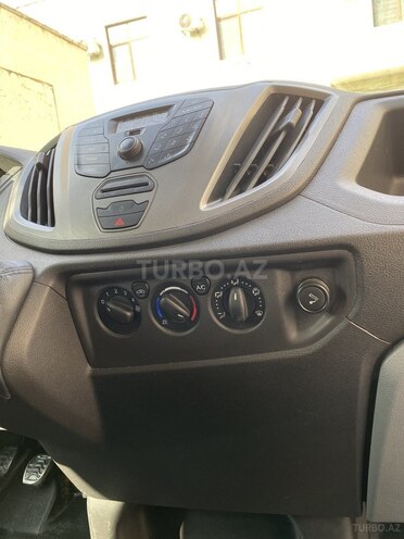 Ford Transit-15