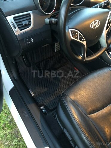 Hyundai Elantra-14