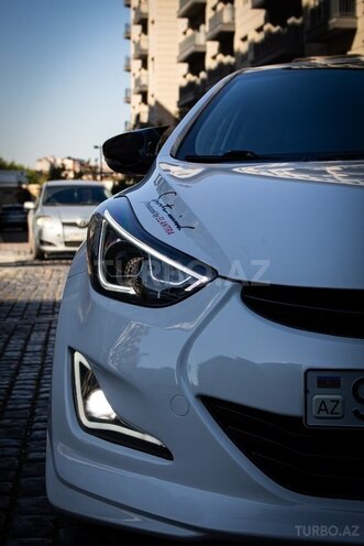 Hyundai Elantra-13