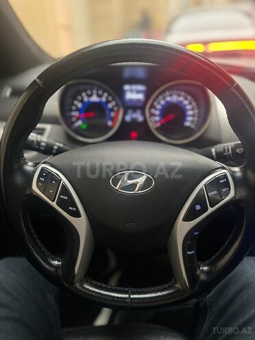 Hyundai Elantra-18
