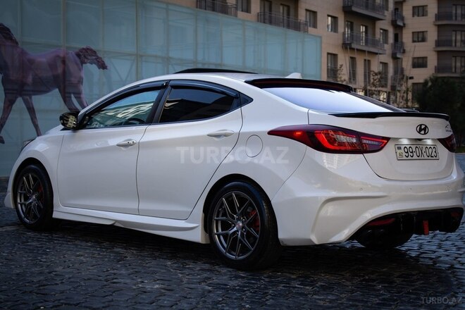 Hyundai Elantra-3