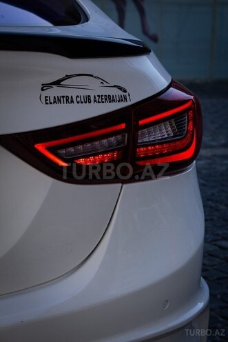 Hyundai Elantra-4