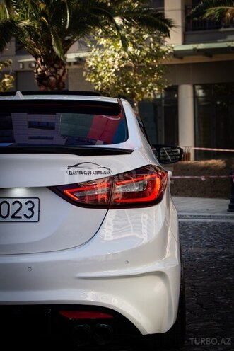 Hyundai Elantra-7