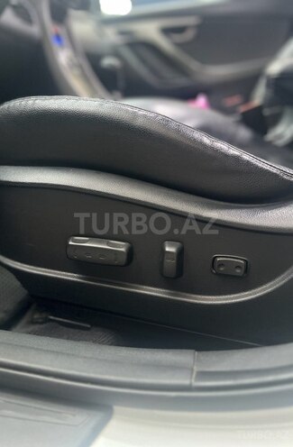 Hyundai Elantra-20