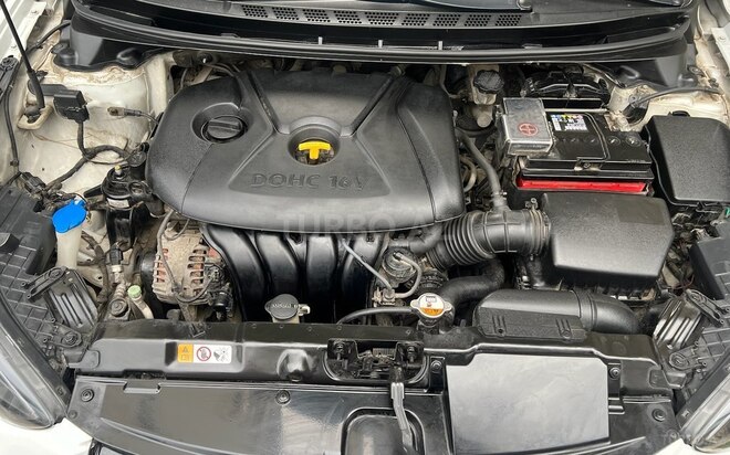 Hyundai Elantra-21