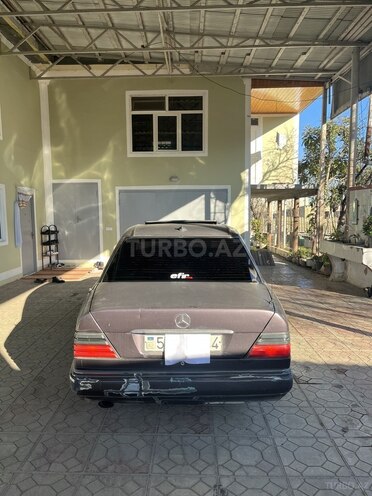 Mercedes 220 E 1994, 375,185 km - 2.2 l - Masallı
